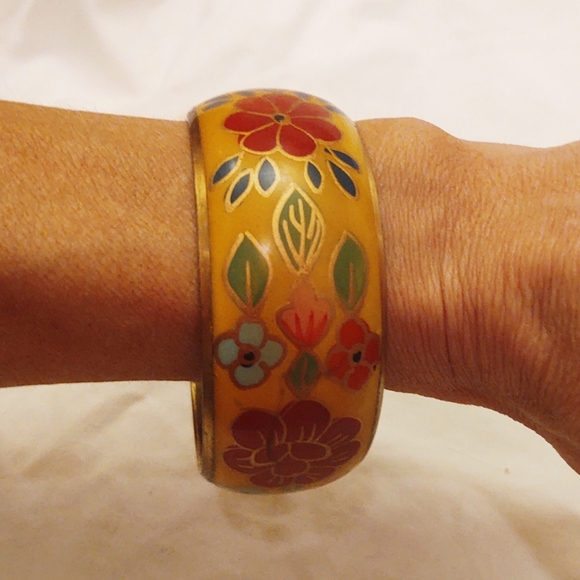 Vintage Hand-Painted Asian Flower Bracelet - Picture 4 of 6